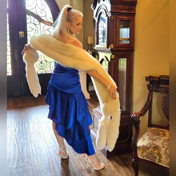 Push, Luscious Ivory Fox Fur Wrap with Tails - Picture 4 of 17